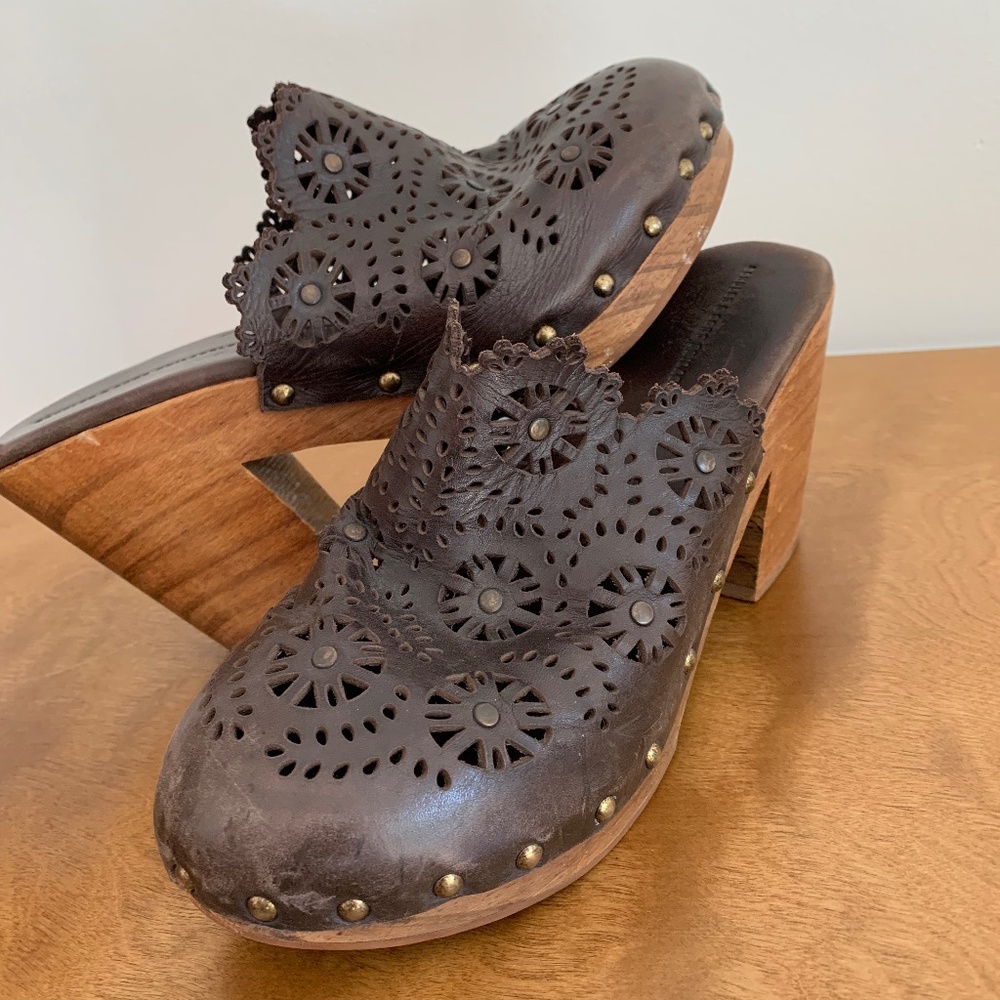 Schuler and Sons Philadelphia Brown Clogs